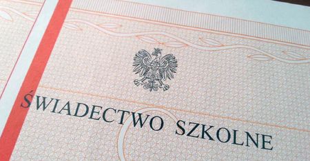 Koniec pasków na świadectwie? Polacy podzieleni