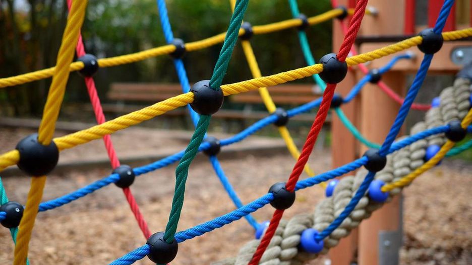 Plac zabaw gotowy. Można z niego już korzystać