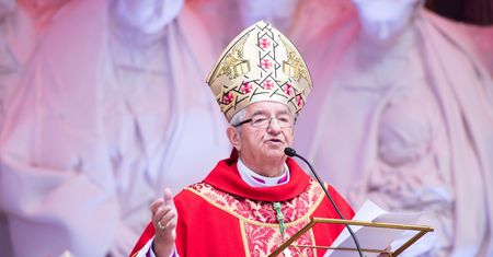 Abp Głódź sołtysem. Duchowny odniósł się do zarzutów