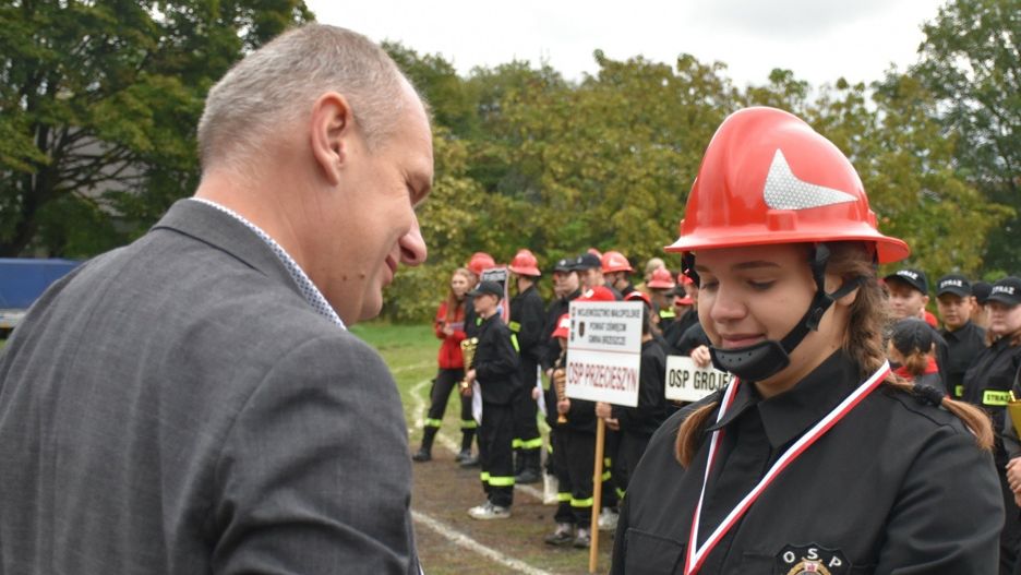 Wójt Polanki Wielkiej Grzegorz Gałgan wierzy, że wysokiej jakości sprzęt dla OSP przyciąga młodzież do służby. Młodzieżowe drużyny pożarnicze należą do wiodących w gminie Oświęcim.