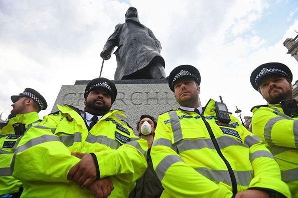 Boris Johnson komentuje niszczenie posągów. To "zakłamywanie naszej historii"
