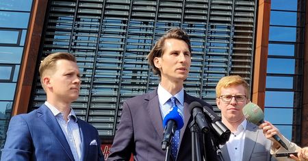 Poseł PiS chce odwołać Frasyniuka z rady ECS-u. Jest reakcja