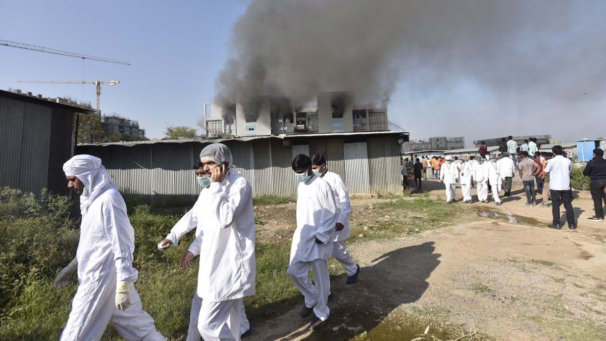 W Indiach spaliła się fabryka produkująca szczepionki na koronawirusa