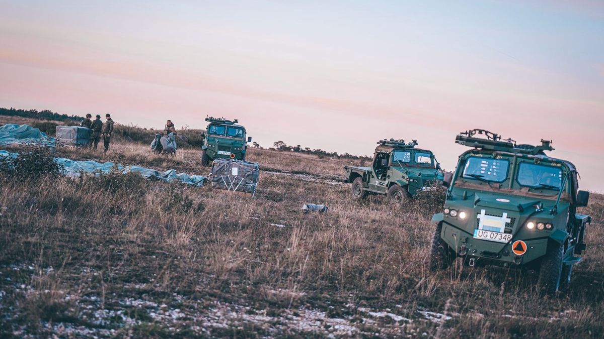 Polscy spadochroniarze na Gotlandii.