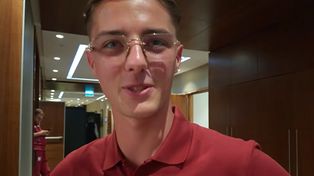 Kacper Urbański pojawił się na zgrupowaniu w okularach. "Dbam o to, by oko nie zgasło"
