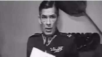 Ledwo widoczny grób generała z serialu o Klossie. Był mężem aktorki z "Kiepskich"