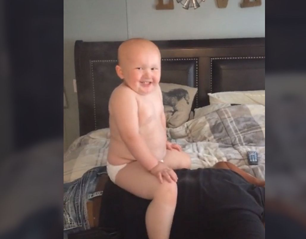 "Gigantyczne niemowlę" było hitem Tik Toka. Później wylał się hejt