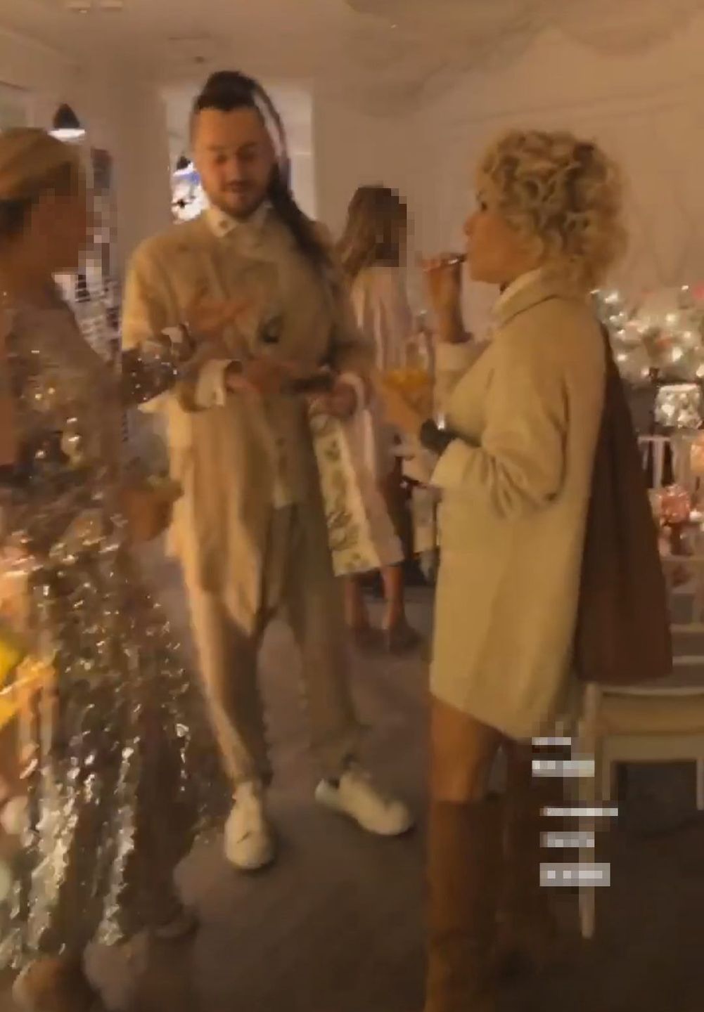 Blanka Lipińska i Baron bawią się razem na przyjęciu u znajomych