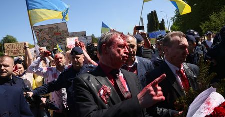To ona oblała ambasadora Rosji sztuczną krwią. Ukrainka się przyznała