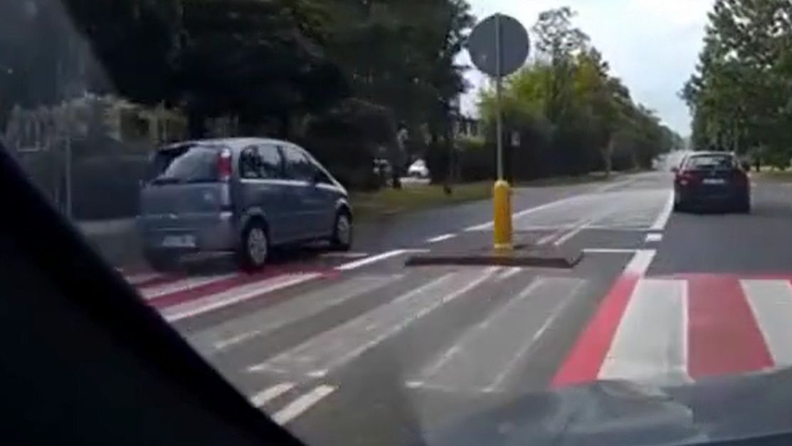 Wyczyny kierowcy opla pieszy mógłby przypłacić życiem