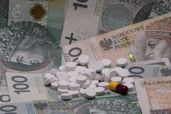 Bezpłatne leki po 65. roku życia. O czym należy pamiętać przed wizytą w aptece?