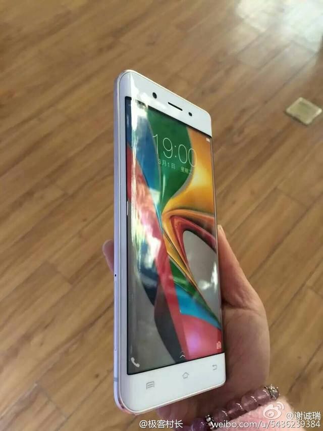 #wSkrócie: Vivo Xplay 5 z wygiętym ekranem, Huawei P9 na zdjęciach oraz papier, kamień i nożyce w reklamie Androida 2