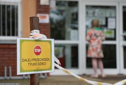 Koronawirus w Polsce. Nowa strategia. Ekspert komentuje powrót dzieci do szkół