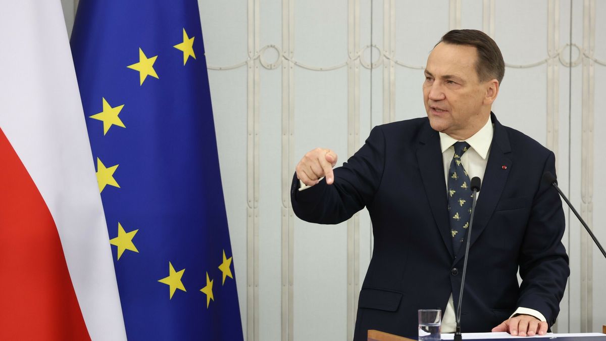 43. posiedzenie Senatu XI kadencji
16.10.2025 Warszawa Senat 43. posiedzenie Senatu XI kadencji Polonijne expose ministra spraw zagranicznych Radoslawa Sikorskiego w Senacie Fot. Andrzej Iwanczuk/REPORTER
N/z: Radoslaw Sikorski
ANDRZEJ IWANCZUK/REPORTER