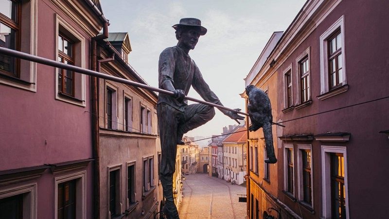 Figura sztukmistrza na Starym Mieście