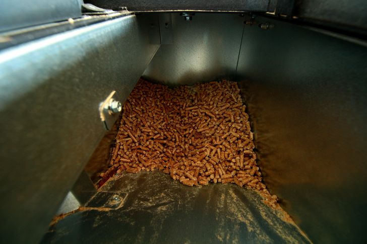 Własny pellet z trocin. Czy to się w ogóle opłaca?