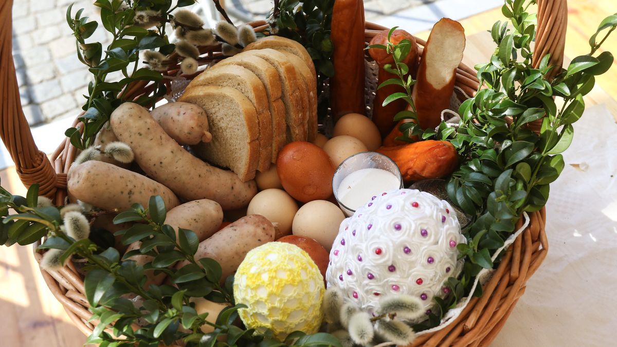 Easter Meal for Homeless and People in Need in Gdansk
Basket with blessed food eaten for Easter Sunday breakfast for people participating in the annual Easter meal for homeless and people in need organised by the Gdansk restaurateurs are seen on 20 April 2019  in Gdansk, Poland (Photo by Michal Fludra/NurPhoto via Getty Images)
NurPhoto
gdansk, poczestunek, wialkanocny, wialkanoc, bieda, dla potrzebujacych, jedzenie, bezdomnosc, bezdomni, Easter Meal, Homeless, powerty, People in Need, christianity, Politics, Social Issues, Spirituality