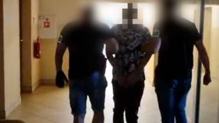 33-latek miał w domu mały magazyn narkotyków i broń. Został zatrzymany