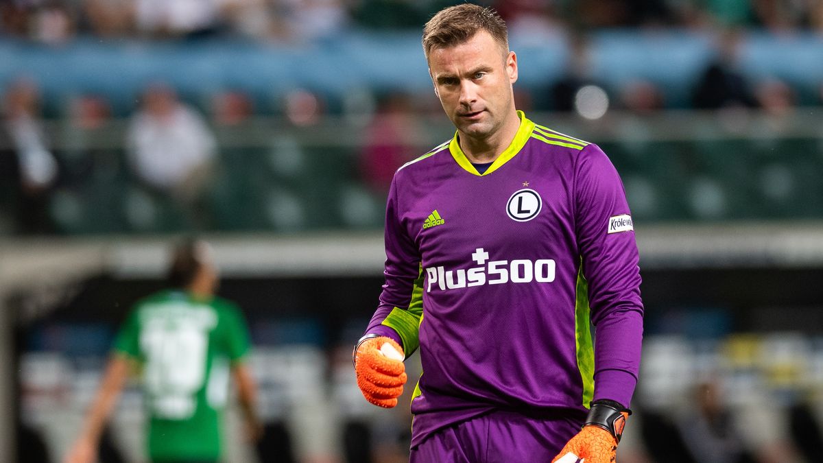 Legia Warsaw v Flora Tallinn - UEFA Champions League 2021-22 Second qualifying round - First leg
WARSAW, POLAND - JULY 21: (BILD ZEITUNG OUT) Artur Boruc of Legia Warschau looks on during the UEFA Champions League 2021-22 Second Qualifying Round First Leg between Legia Warsaw and Flora Tallinn at Marshall Jozef Pilsudski Municipal Stadium on July 21, 2021 in Warsaw, Poland. (Photo by Mateusz Slodkowski/DeFodi Images via Getty Images)
DeFodi Images
saison 20212022, 20212022, fussball, herren, football, europa, international, looks on, polen, estland, uefa, champions league, hinspiel, pol, est