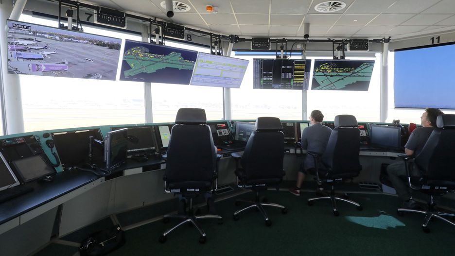 Lotnisko Chopina w Warszawie to największy port lotniczy w kraju. To tutaj pracuje jedna trzecia wszystkich kontrolerów ruchu lotniczego zatrudnionych w PAŻP. 