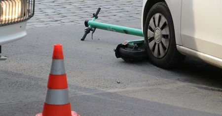 Pijany jechał hulajnogą elektryczną. Zapłaci ogromny mandat