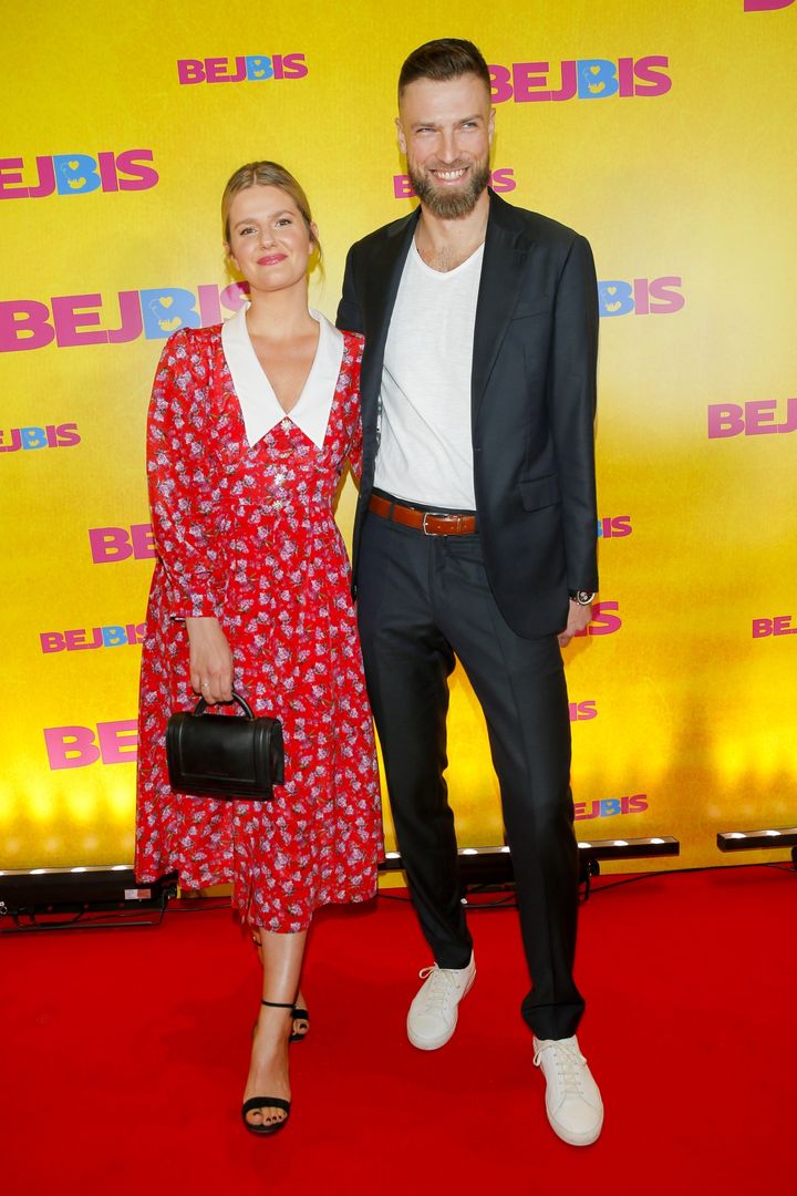 Zofia Zborowska na premierze filmu "Bejbis" zaprezentowała się w czerwonej sukience 