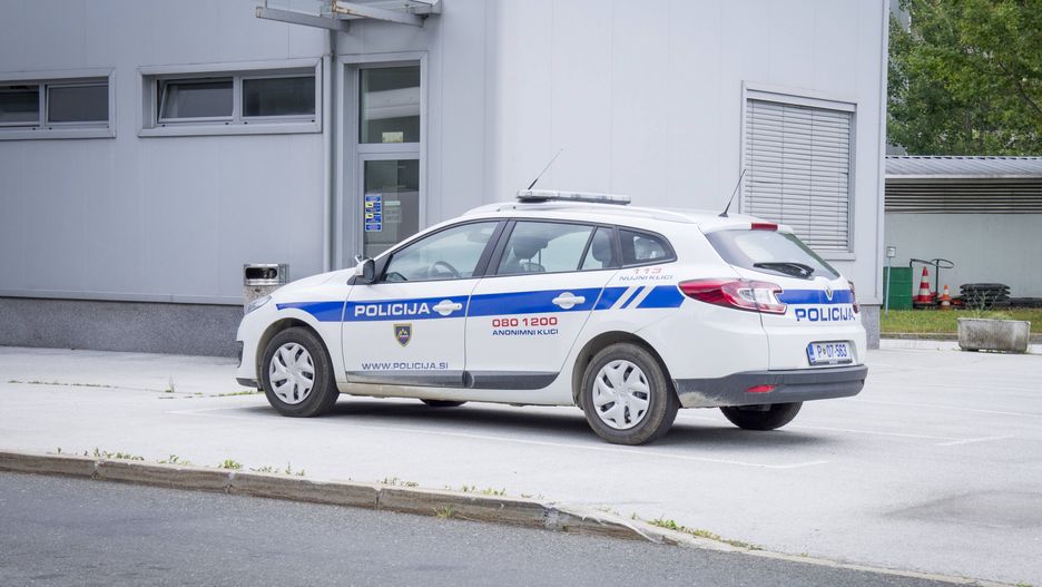 Macelj/Gruskovje border crossing Croatia - Slovenia, HR-SLO, POLICIJA, Police car
Macelj/Gruskovje border crossing Croatia - Slovenia, HR-SLO, pictured on July 9, 2016.   (CTK Photo/Libor Sojka) 
Dostawca: PAP/CTK.
Libor Sojka
Croatia, Slovenia, holidays, recreation, traffic jam, transport, north, south Class, A intermediate European route, motorcade