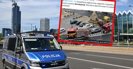 Uderzył w latarnię na placu Konstytucji. Policjant zwolniony z pracy