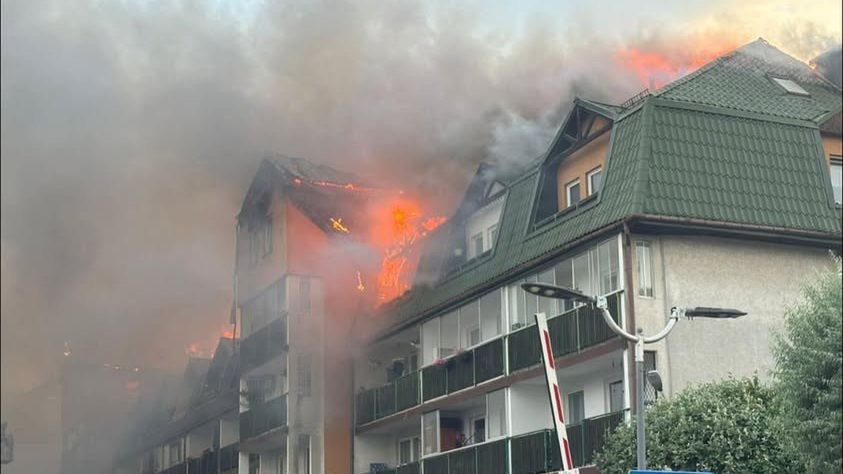 Pożar w podwarszawskich Ząbkach. Płoną dwa bloki mieszkalne!