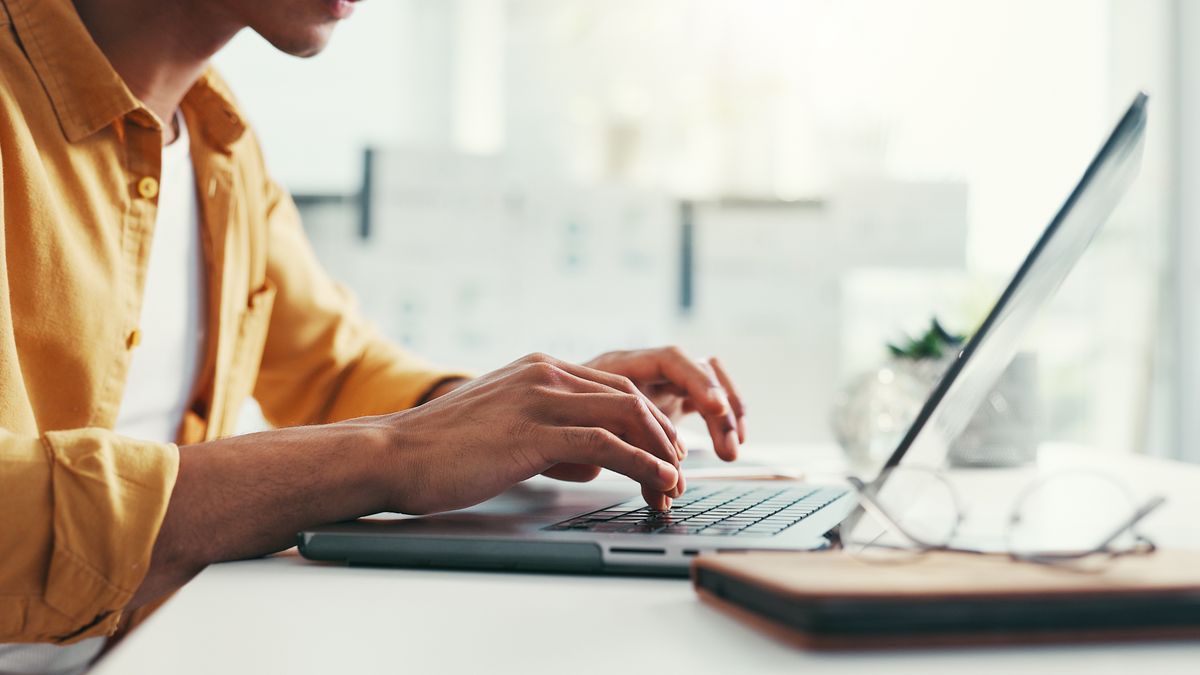 Lepiej unikać zabierania służbowych sprzętów na urlop 