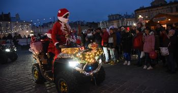 Jarosław: Świąteczne szaleństwo! Rekord Mikołajów i motocyklowa parada