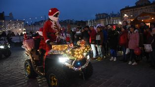 Jarosław: Świąteczne szaleństwo! Rekord Mikołajów i motocyklowa parada