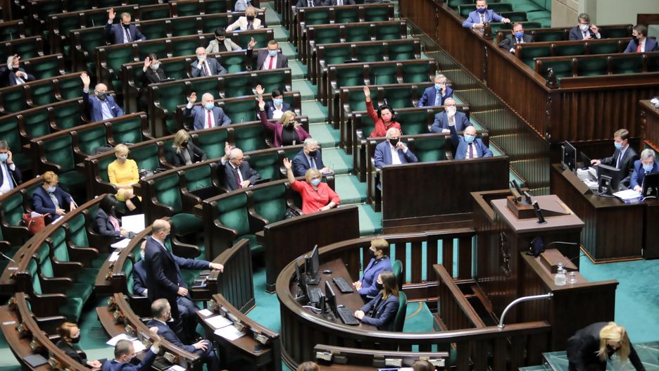 Gorąco w Sejmie. Posłowie naradzają się m.in. ws. budżetu UE PAP/Wojciech Olkuśnik