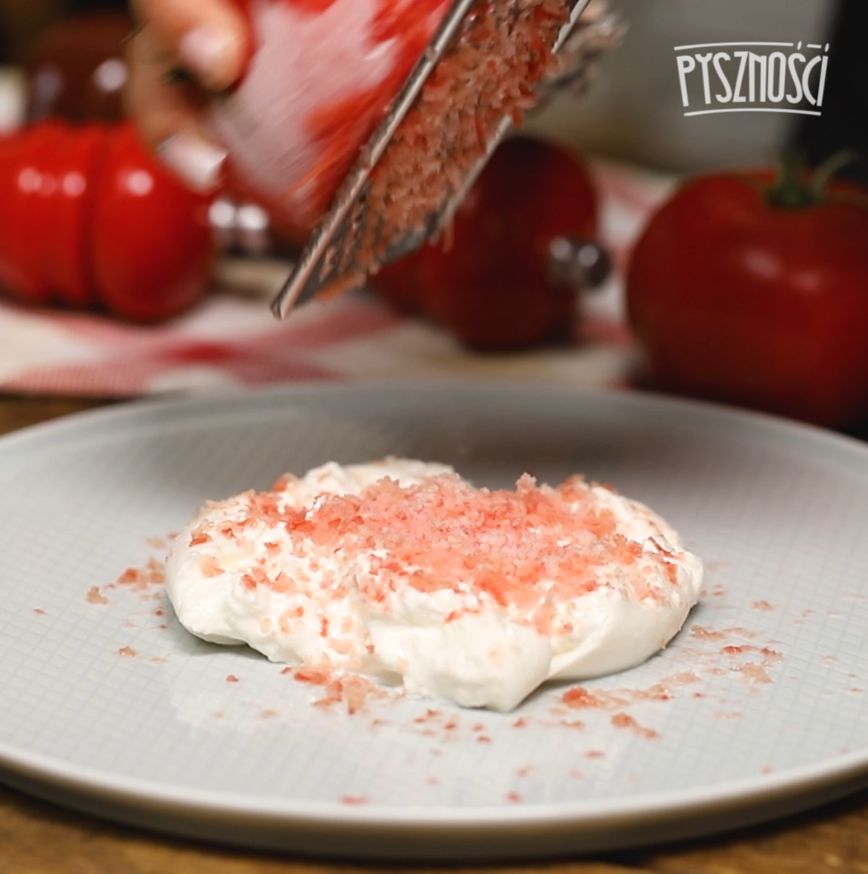 Burrata z mrożonym pomidorem