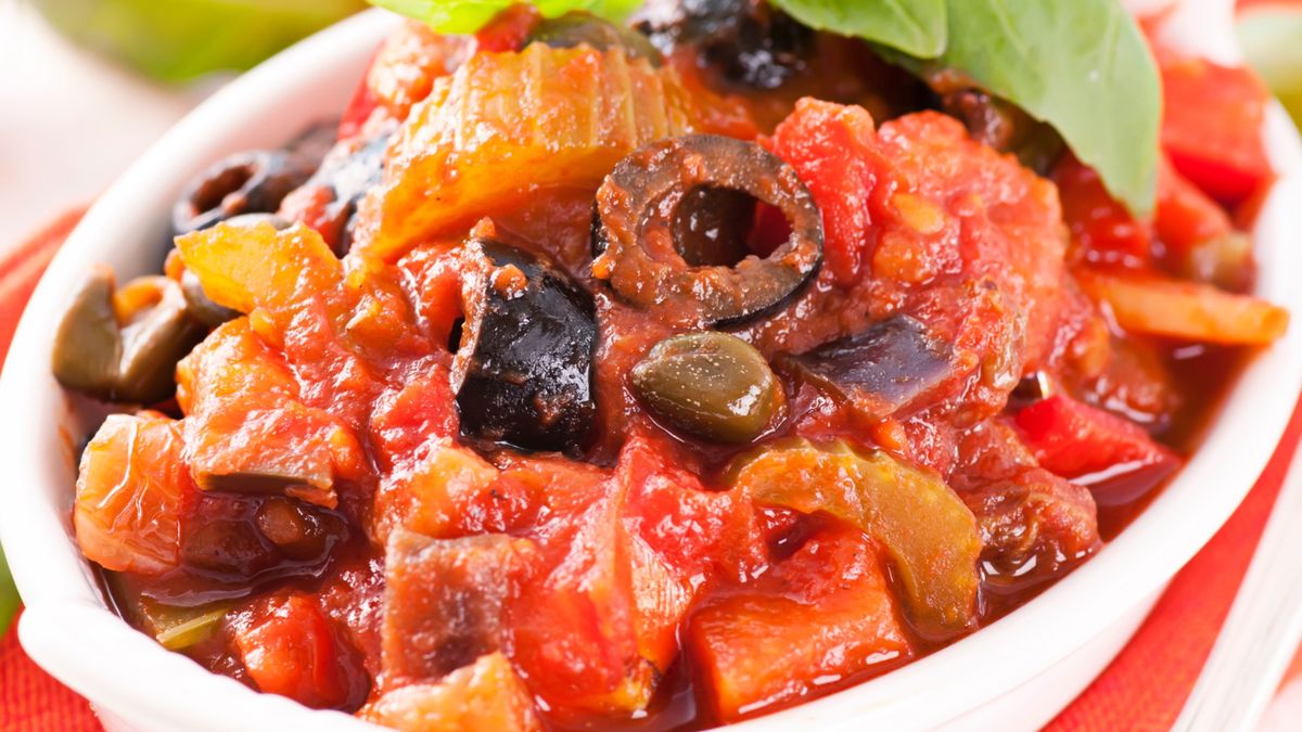 Caponata z selera i bakłażana jest prosta w przygotowaniu