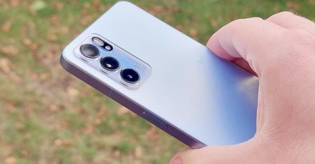 OPPO Reno 6 5G w mega promocji. W takiej cenie żal nie kupić