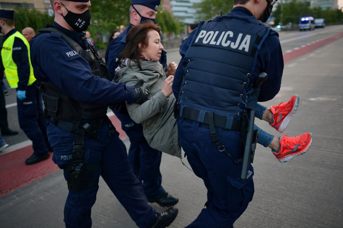 Mariusz Kamiński pisze do policji w sprawie użycia gazu w Warszawie