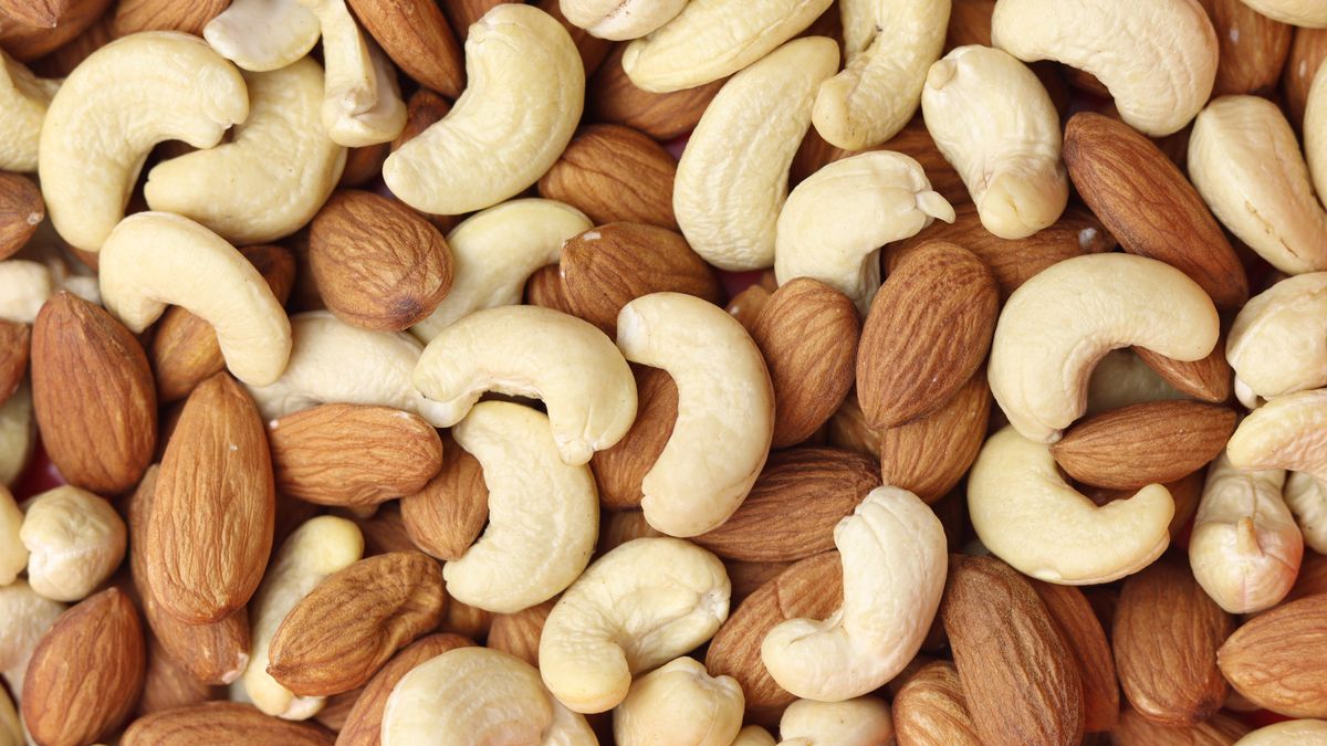 Co jest lepszym wyborem? Nerkowce czy migdały?
