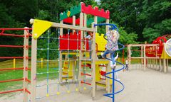 Plac zabaw jak z horroru. Interwencja sanepidu w Ostródzie