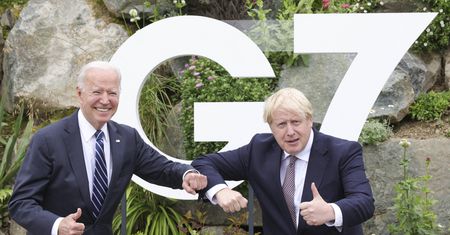 Johnson i Biden podpisali "nową Kartę Atlantycką"