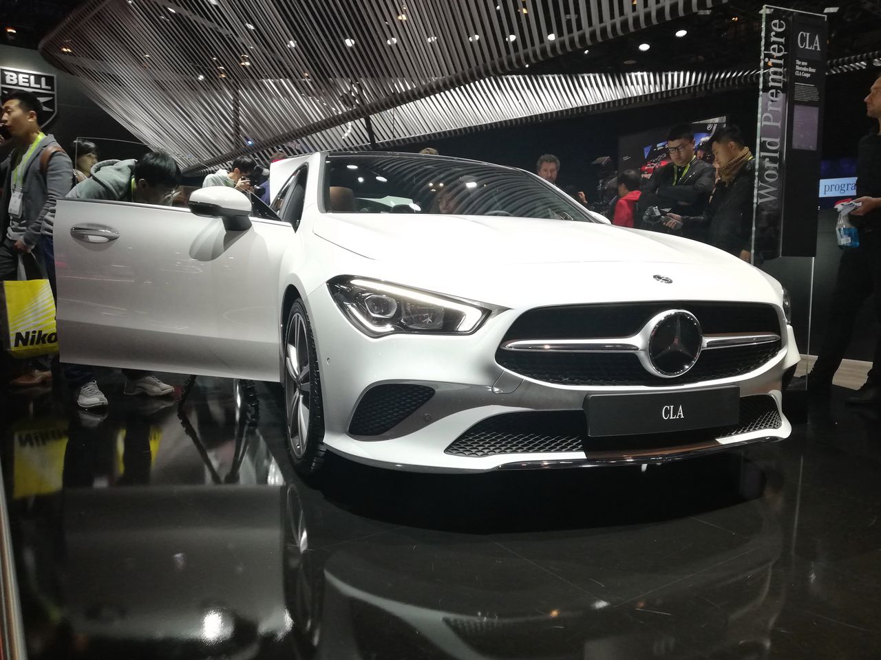 Nowy Mercedes-Benz CLA już oficjalnie. Wiemy mało o samochodzie, dużo o technologiach