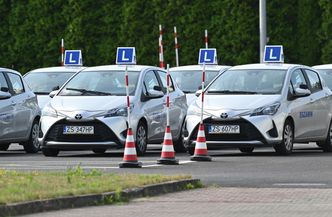 Egzaminatorzy wciąż protestują. Kandydaci na kierowców muszą czekać