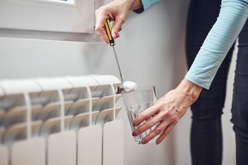 Grzejnik gotowy na mrozy? Wykonaj test sprawności, a unikniesz jesiennej awarii