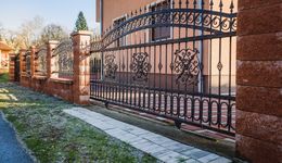 Koniec z takimi ogrodzeniami. Nowe przepisy od 2026 roku