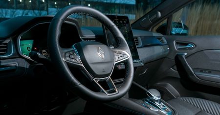 Test: miesiąc z hybrydowym Renault Symbioz E‑Tech — zaglądamy do wnętrza