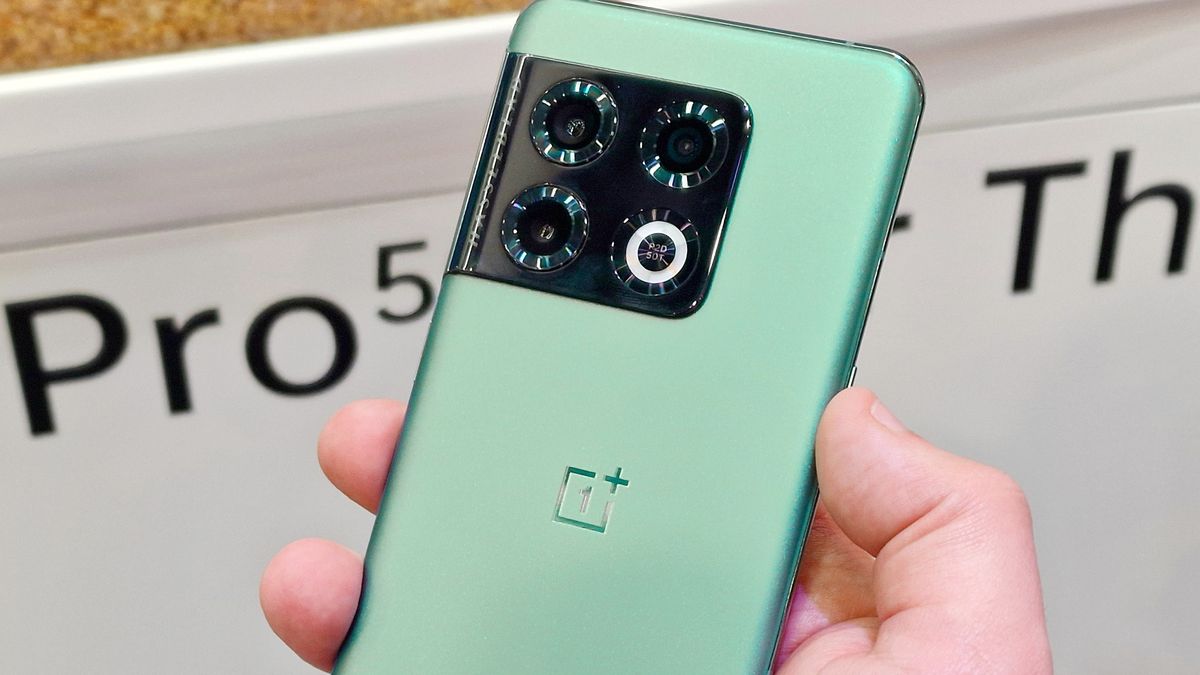 OnePlus 10 Pro wreszcie pojawi się w Europie. Producent podał datę 1