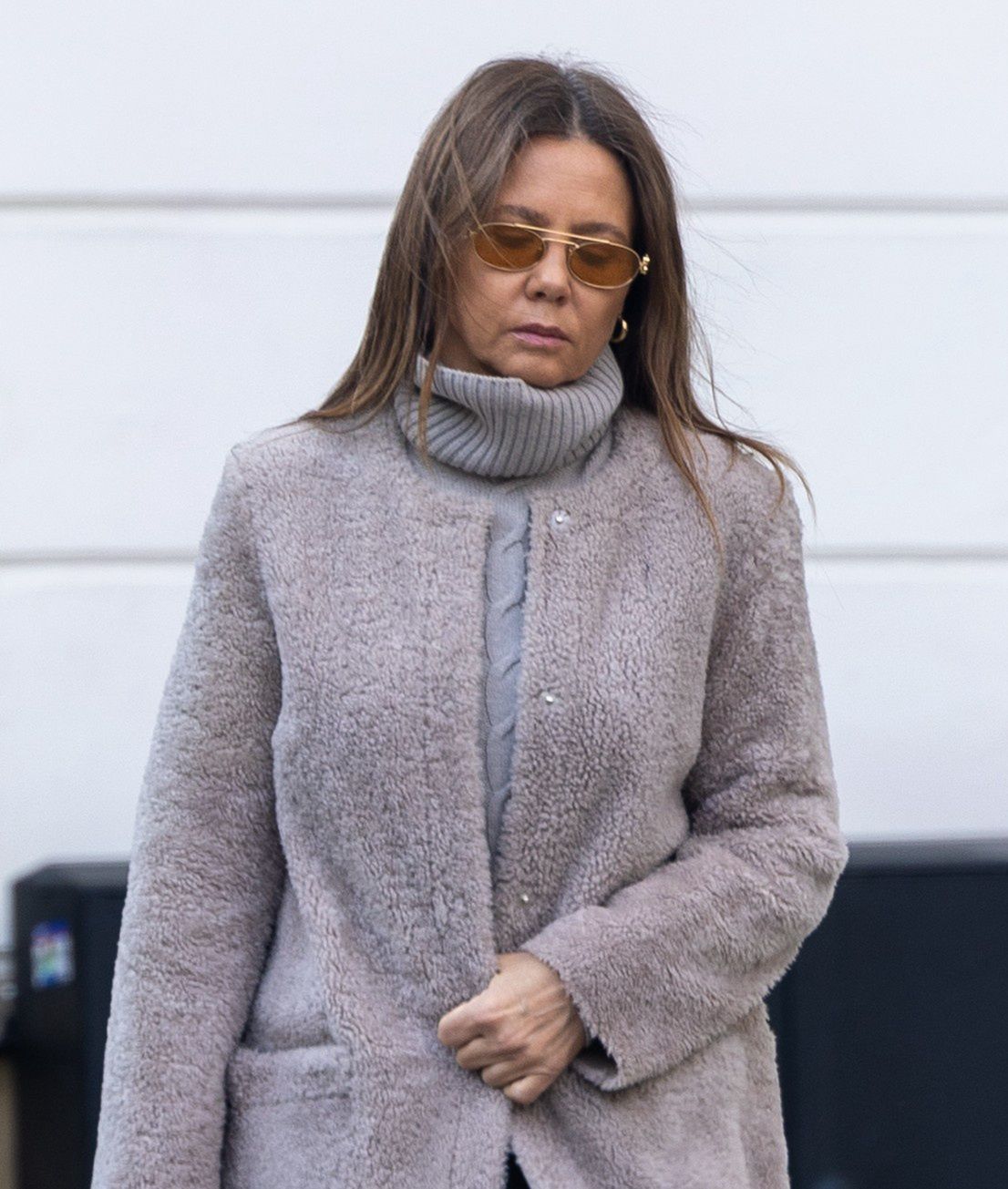 Elegancka Kinga Rusin maszeruje do pralni