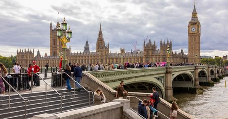 Jedziesz do Londynu? Za nocleg zapłacisz więcej. Podano termin