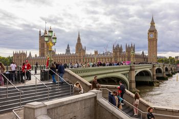 Jedziesz do Londynu? Za nocleg zapłacisz więcej. Podano termin