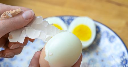 Jak długo można przechowywać gotowane jajka? Wielu robi ten błąd